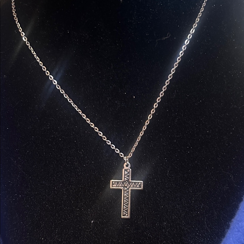 Silver-Tone Cross Pendant Necklace|Simple|Pre-owned